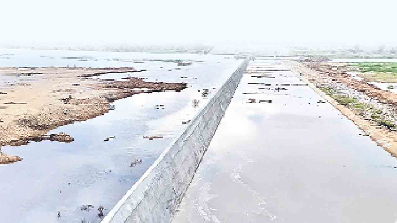 నీటి వృథాకు అడ్డుకట్ట