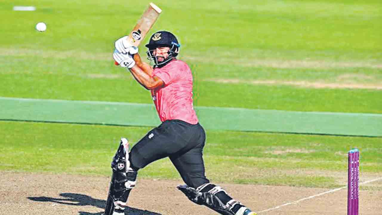 దంచికొట్టిన పుజారా.. వరుసగా రెండో సెంచరీ