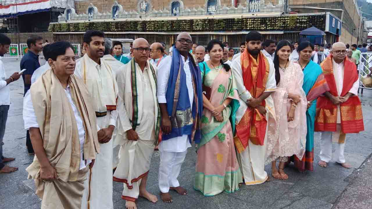 శ్రీవారిని దర్శించుకున్న మంత్రి పువ్వాడ అజయ్ కుమార్‌