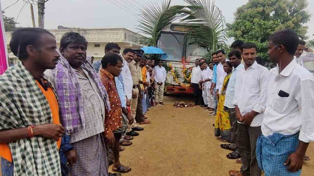 ప్రతి పల్లెకు ఆర్టీసీ సేవలు : ఎమ్మెల్యే  అంజయ్యయాదవ్‌