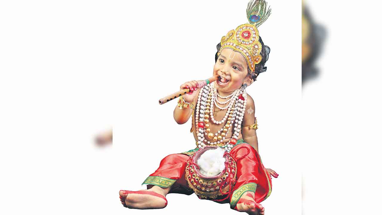 ముకుందా.. ముకుందా..