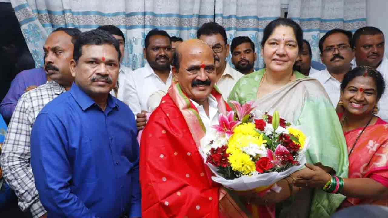 రామచంద్ర నాయక్కు శుభాకాంక్షలు తెలిపిన మంత్రి సత్యవతి