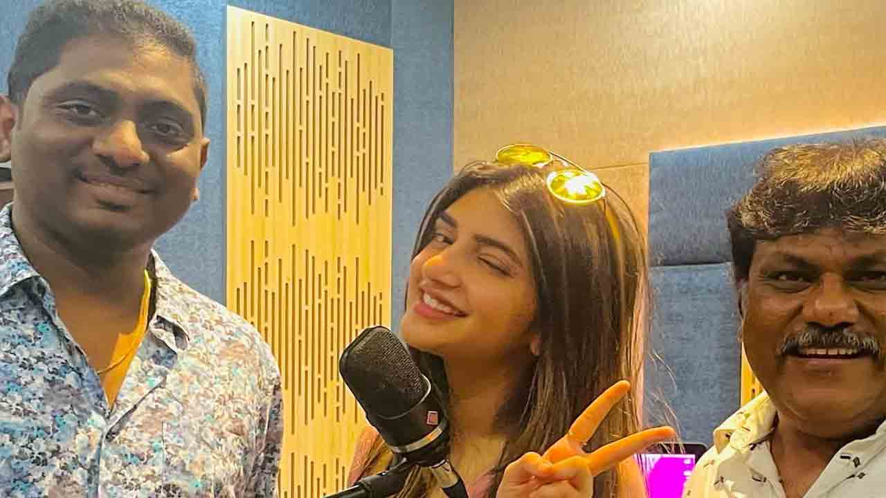 Sreeleela | ‘ధ‌మాకా’ డ‌బ్బింగ్ స్టార్ట్ చేసిన శ్రీలీల‌..!