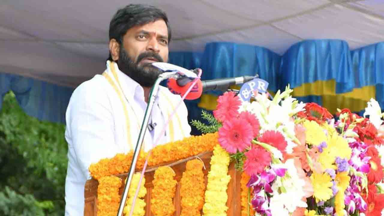 మహబూబ్‌నగర్‌లో జాతీయ జెండాను ఆవిష్కరించిన మంత్రి శ్రీనివాస్‌ గౌడ్