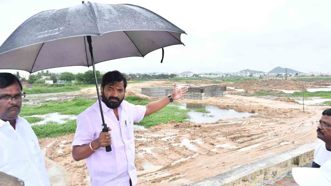 మినీ ట్యాంక్‌బండ్‌ పనులు వేగవంతం చేయాలి : మంత్రి శ్రీనివాస్ గౌడ్