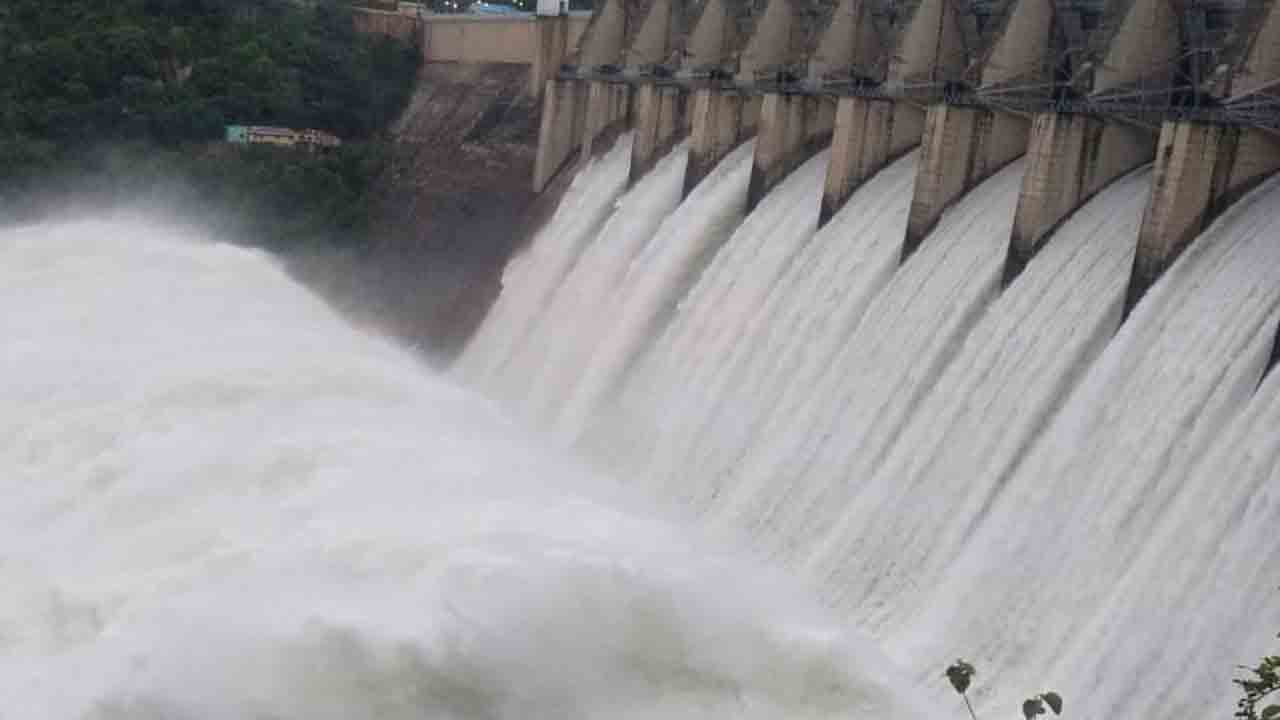 srisailam dam | శ్రీశైలం ప్రాజెక్టుకు పెరుగుతున్న వరద..దిగువ‌కు నీటి విడుద‌ల‌