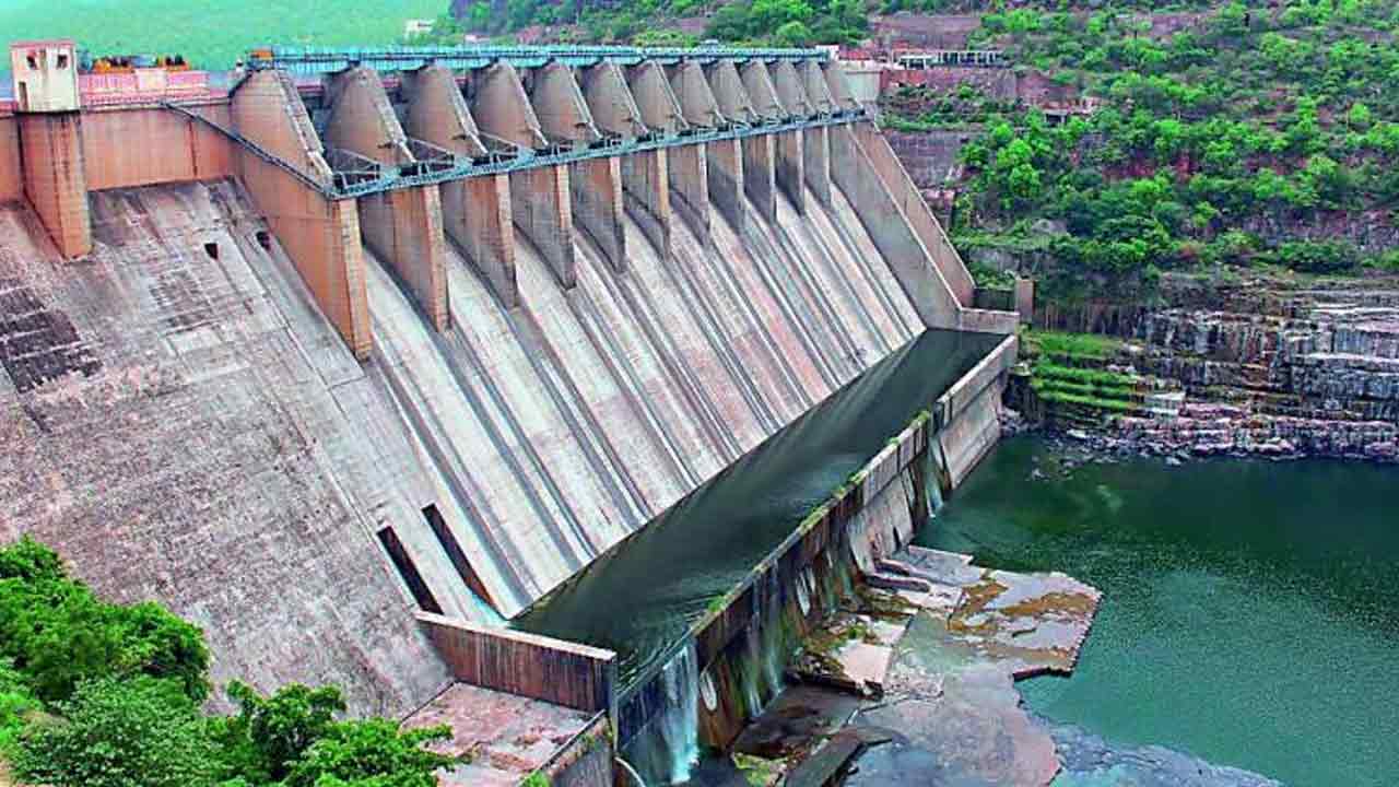 Srisailam dam | శ్రీశైలం జ‌లాశ‌యానికి తగ్గిన వరద..గేట్లు మూసివేత