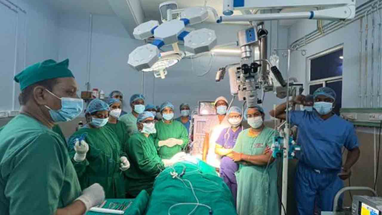 గాంధీ ఆస్ప‌త్రిలో కాక్లియ‌ర్ ఇంప్లాంట్ స‌ర్జ‌రీ విజ‌య‌వంతం