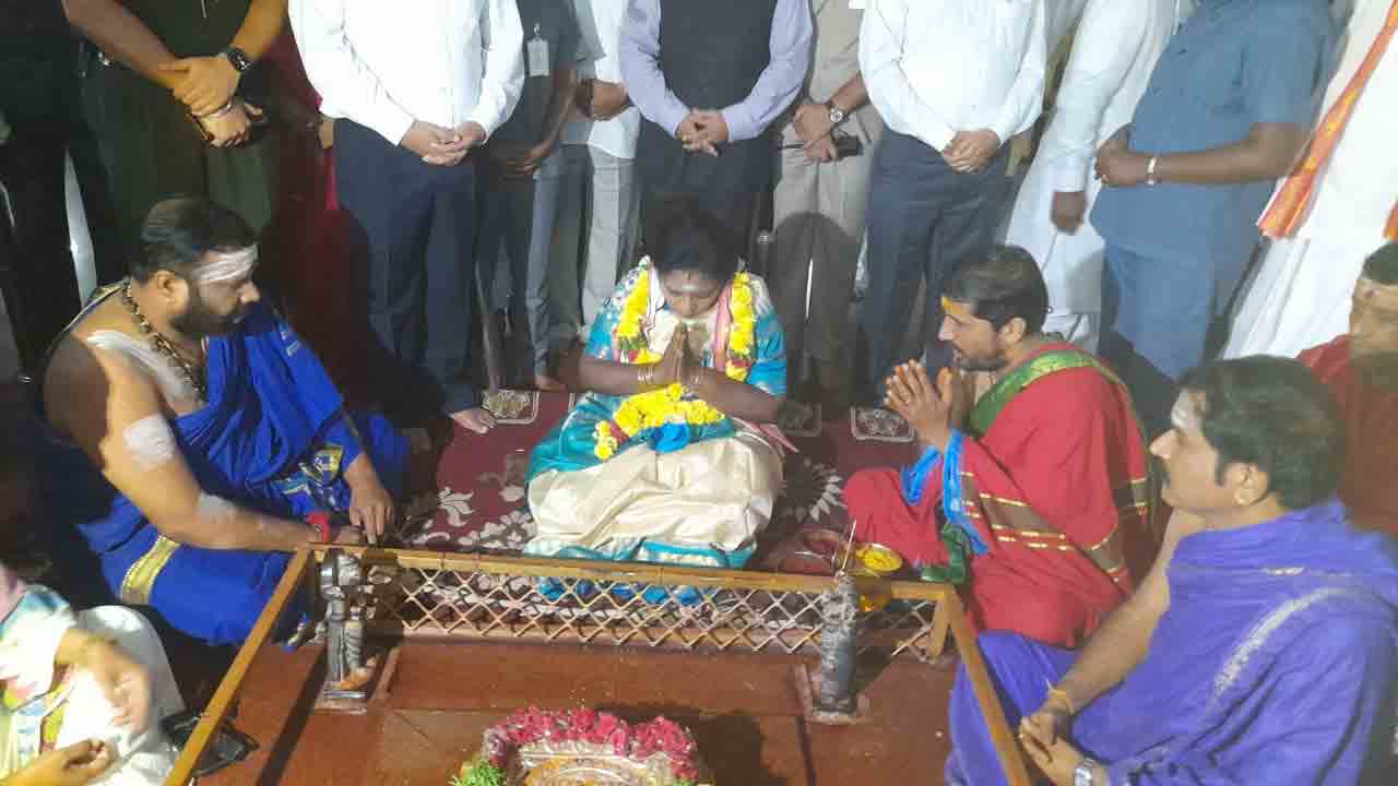 బాసర సరస్వతి అమ్మవారిని దర్శించుకున్న గవర్నర్ తమిళిసై