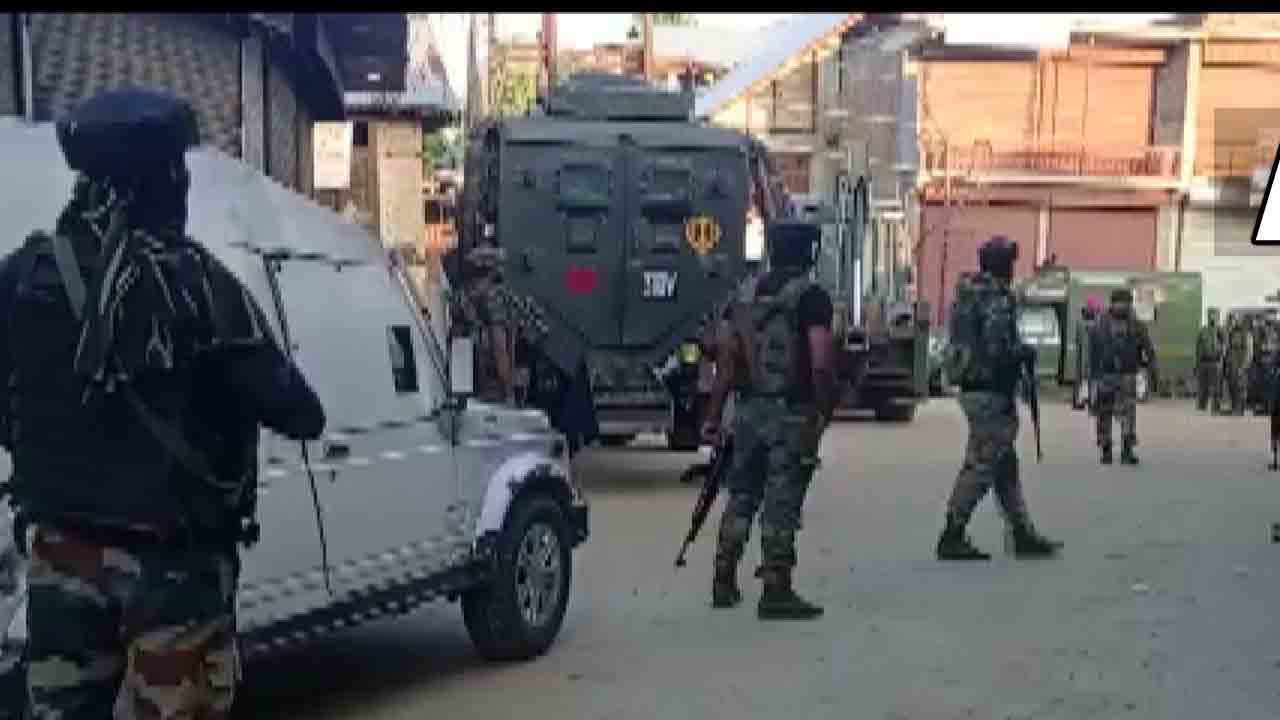 జ‌మ్మూక‌శ్మీర్‌లో ఎన్‌కౌంట‌ర్‌.. ముగ్గురు ఉగ్ర‌వాదులు హ‌తం