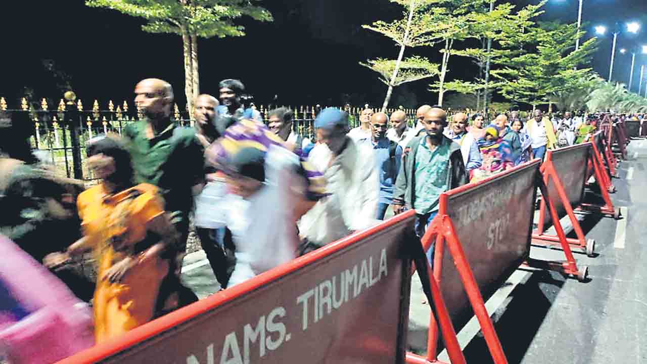 శ్రీవారి దర్శనానికి రెండు రోజులు