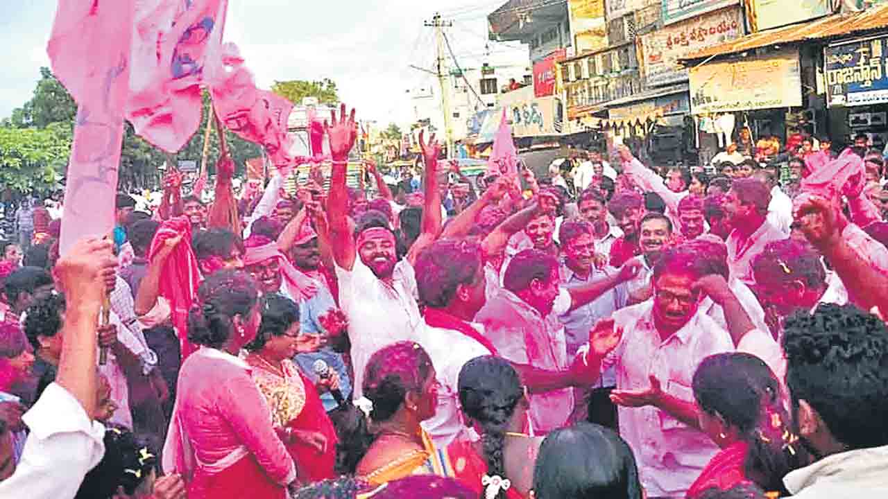 టీఆర్‌ఎస్‌ శ్రేణుల్లో సమరోత్సాహం