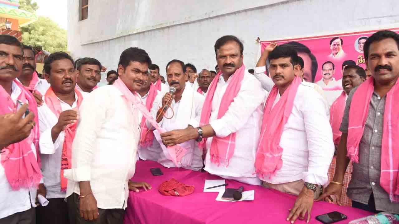 ఎమ్మెల్యే వెంకటేశ్వర్ రెడ్డి సమక్షంలో టీఆర్ఎస్‌లో భారీగా  చేరికలు