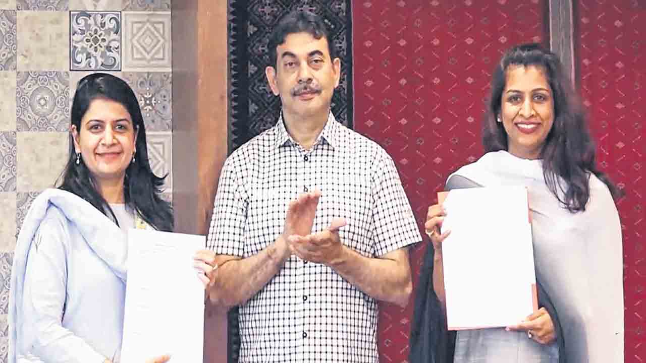 ట్రూకాలర్‌తో వి-హబ్‌ ఒప్పందం