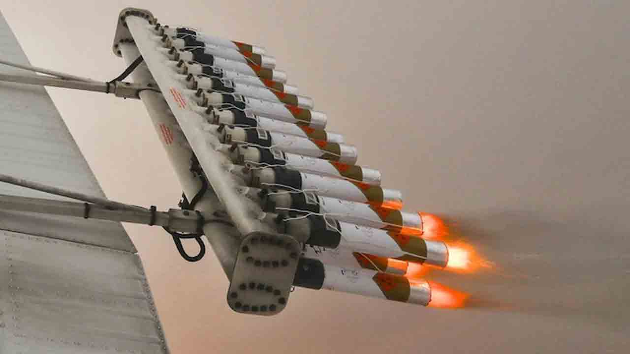 హైగ్రోస్కోపిక్‌తో మేఘాలను కరిగించి..