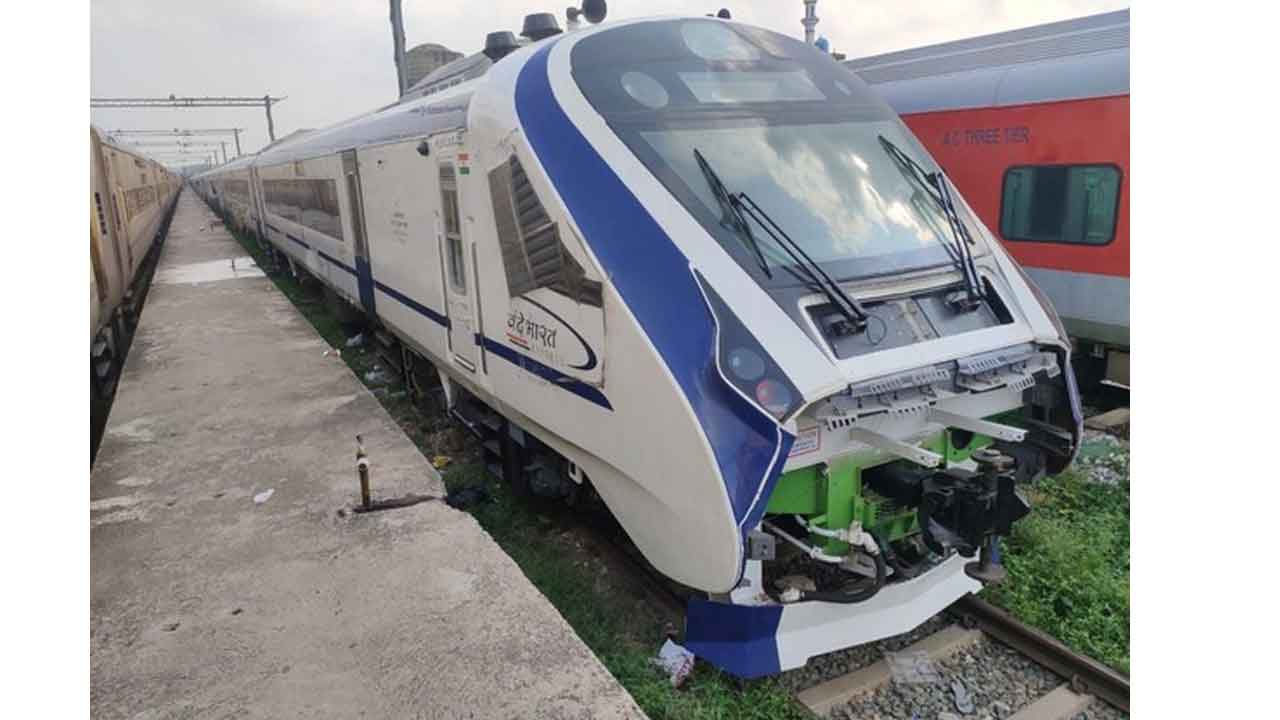 గంట‌కు 180 కిలోమీట‌ర్ల వేగంతో దూసుకెళ్లిన వందేభార‌త్ రైలు..