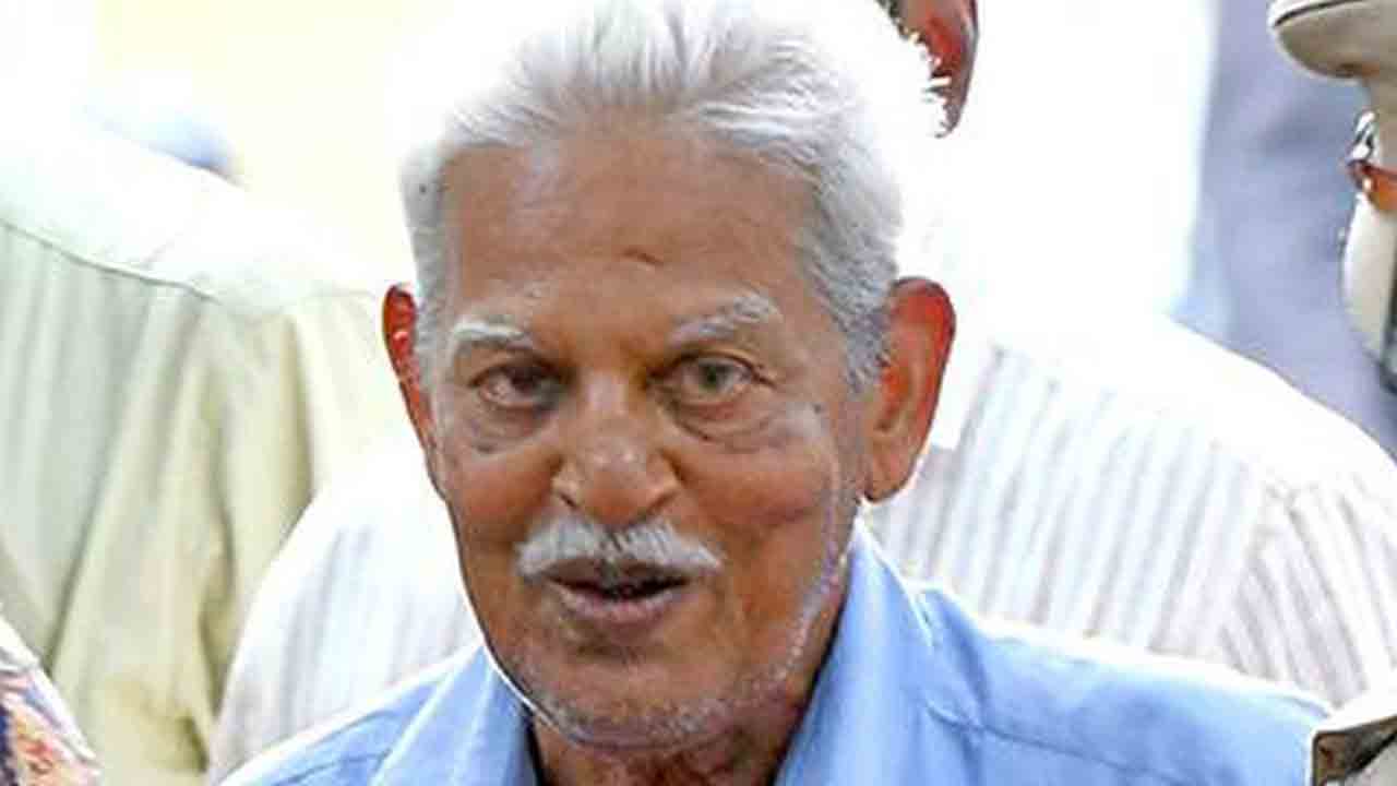 వరవరరావుకు సుప్రీంకోర్టు బెయిల్‌