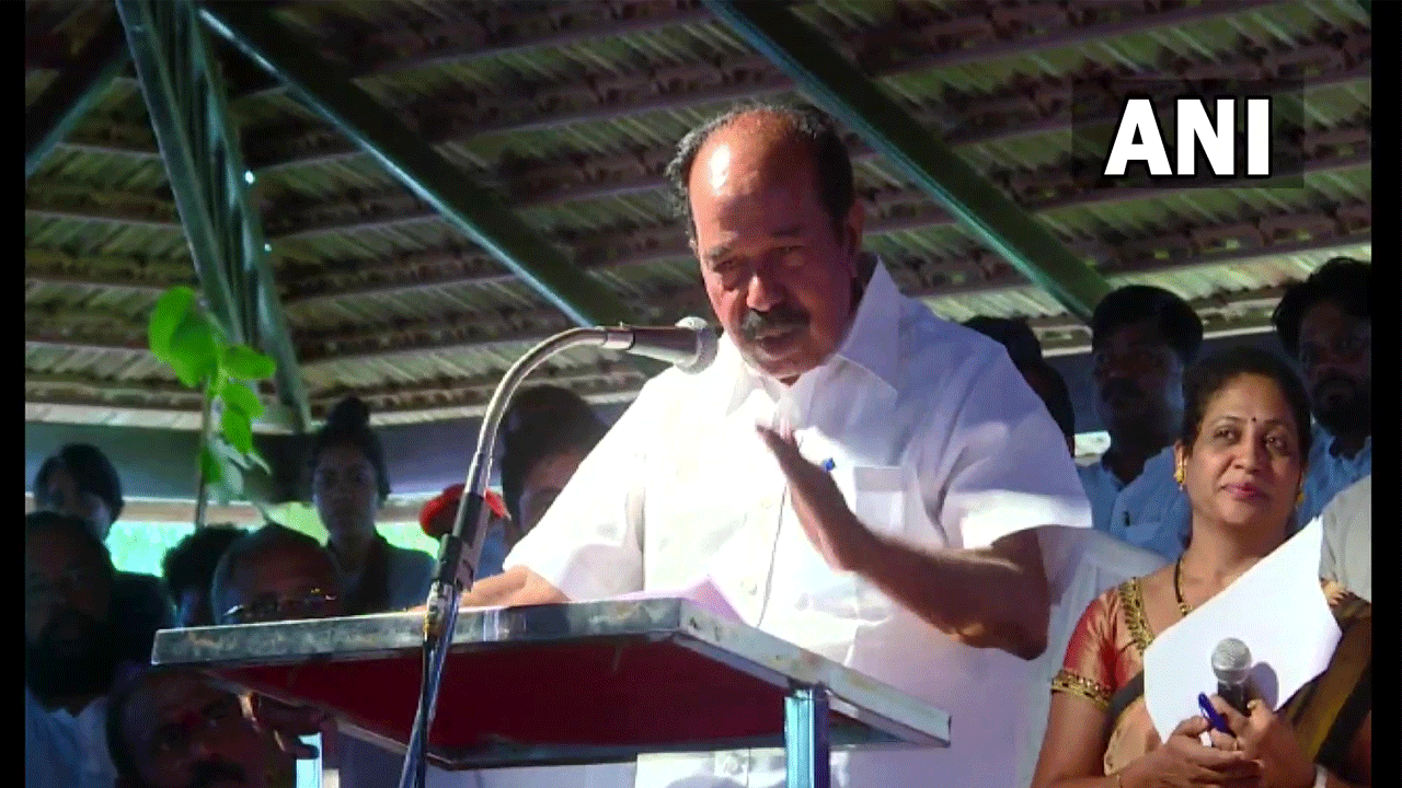 క‌ర్నాట‌క సీఎం రేసులో ముగ్గురు నేత‌లు..వీర‌ప్ప మొయిలీ సంచ‌ల‌న వ్యాఖ్య‌లు!