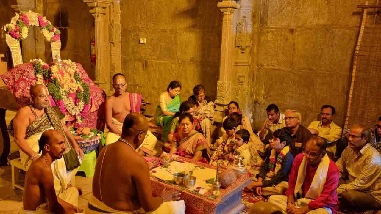 యాదాద్రిలో భక్తుల కోలాహలం