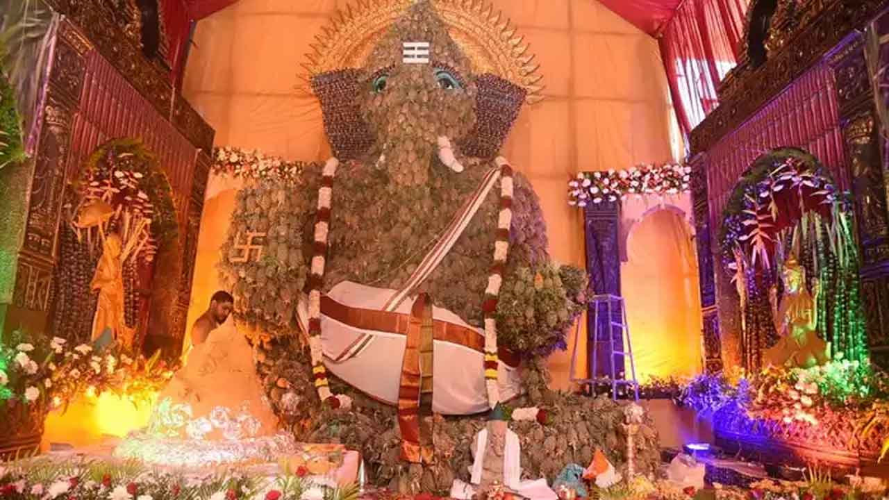 తిరుపతిలో కొలువైన పైనాపిల్‌ బొజ్జ గణపయ్య..!