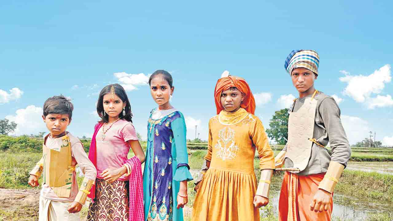 విలేజ్‌ రత్నాలు.. యూట్యూబ్‌లో దుమ్ములేపుతున్న తెలంగాణ విద్యార్థులు