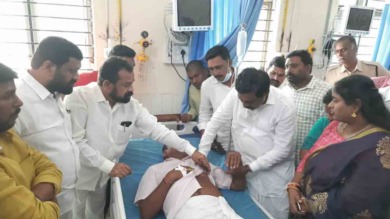 టీఆర్‌ఎస్‌ కార్యకర్తలపై బీజేపీ గుండాల దాడిని ఖండిస్తున్నాం : జెడ్పీ చైర్మన్‌ సంపత్ రెడ్డి