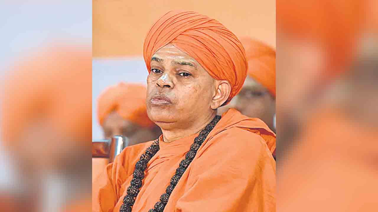 లింగాయత్‌ మఠాధిపతి శరణారు అరెస్టు