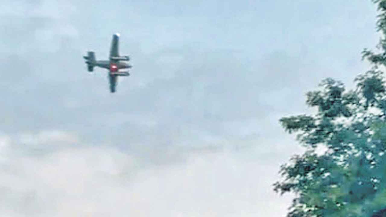 వాల్‌మార్ట్‌పై విమానం కూలుస్తా!