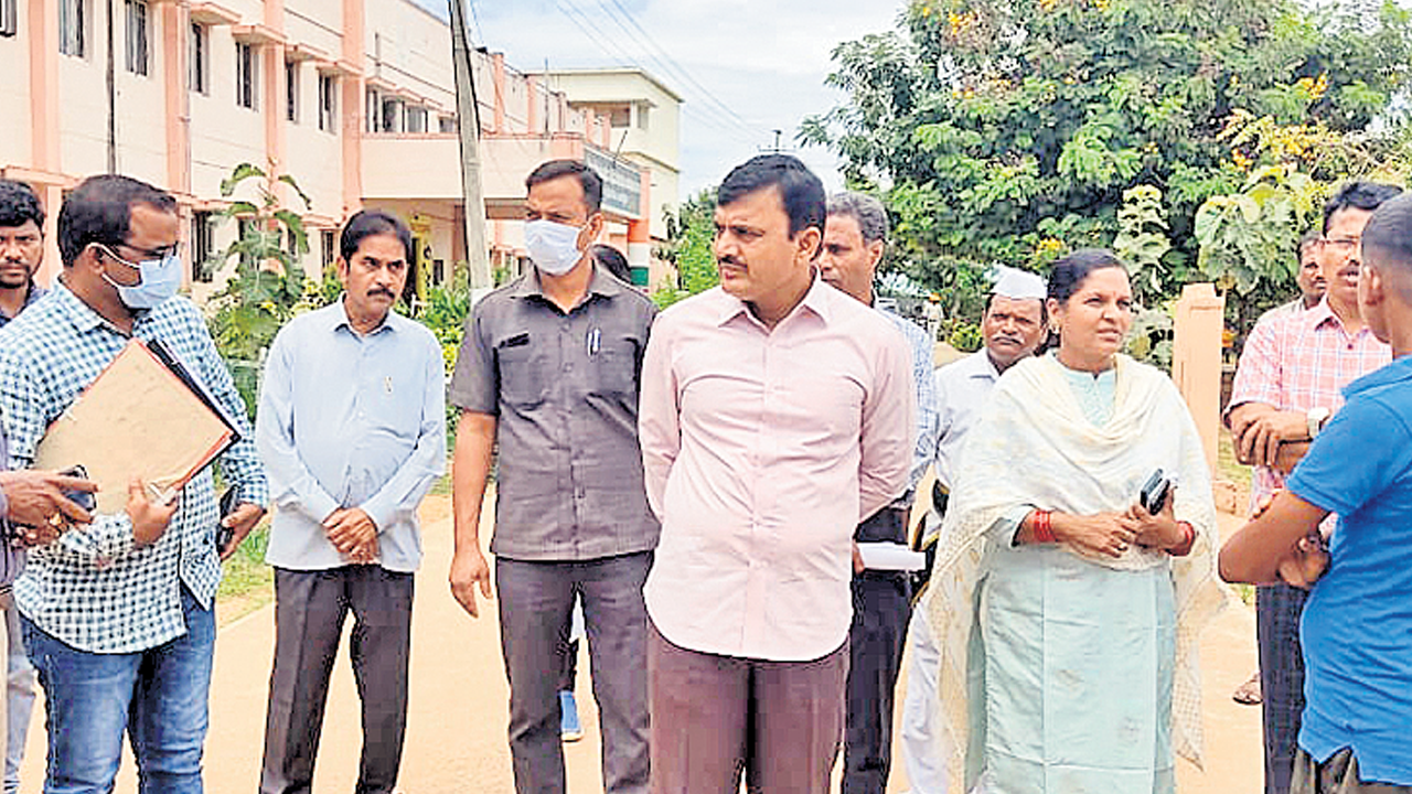 గురుకుల ప్రిన్సిపాల్‌పై కలెక్టర్‌ ఆగ్రహం