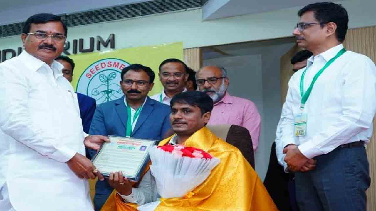 ఉత్తమ సీడ్‌ సైంటిస్ట్‌గా శ్రీధర్‌