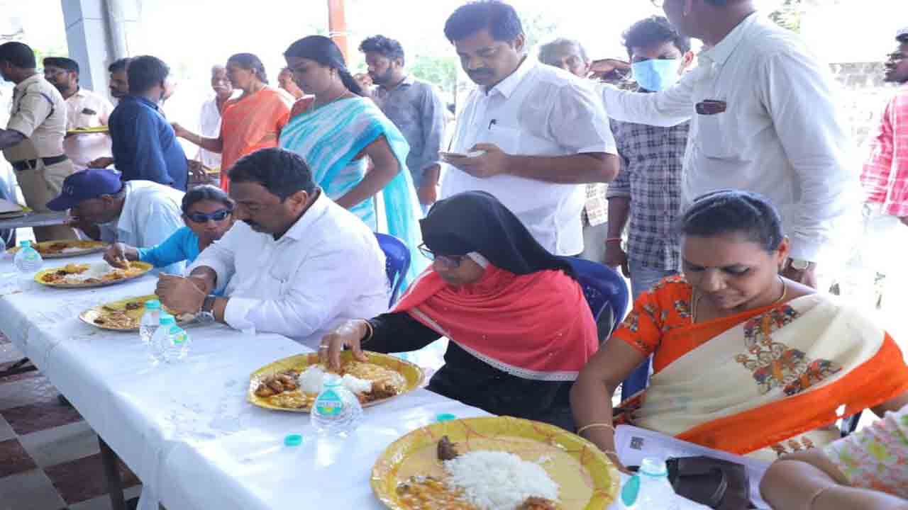 గుజరాత్లో పింఛన్ ఆరొందలే..