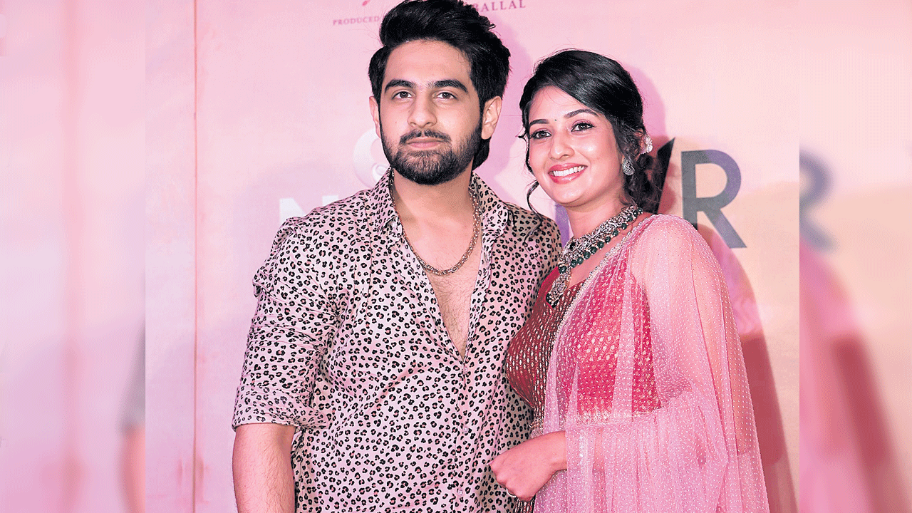 కాశీలో జరిగే ప్రేమకథ