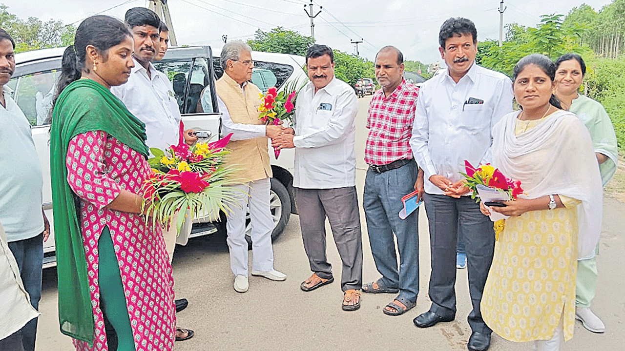 తెలంగాణ అడవి అందాలకు ఉత్తరప్రదేశ్‌ మంత్రి ఫిదా అయ్యారు.
