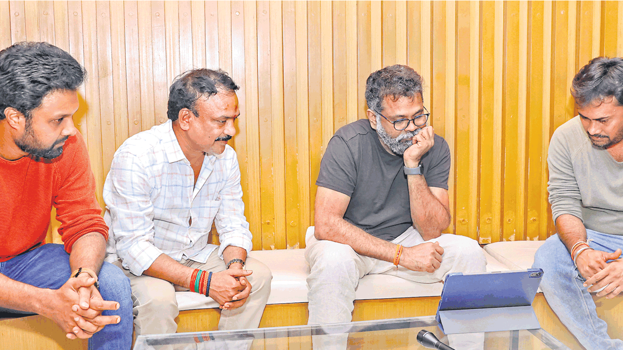 సుకుమార్‌ చేతుల మీదుగా