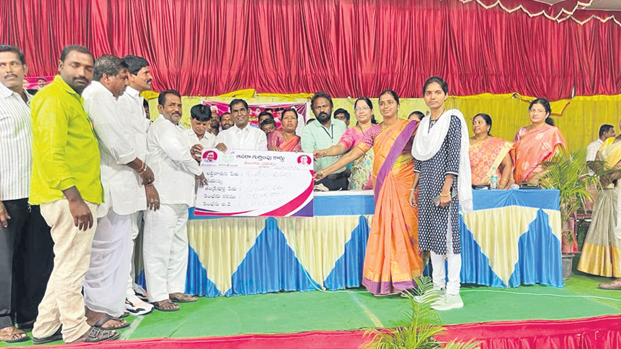 ప్రతి ఇంటికీ సంక్షేమ పథకాలు