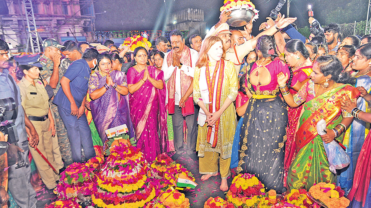 ఆడబిడ్డల పండుగ బతుకమ్మ