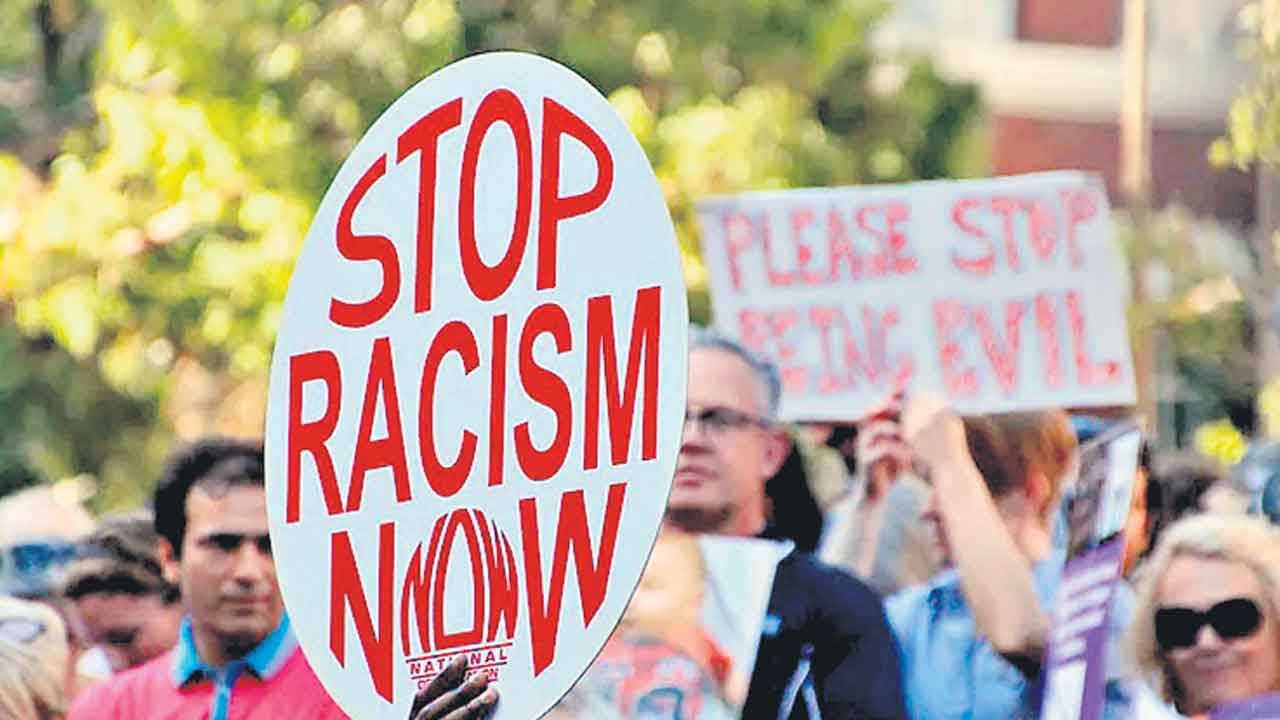 పోలండ్‌లో భారతీయుడిపై అమెరికన్‌ జాత్యాహంకారం