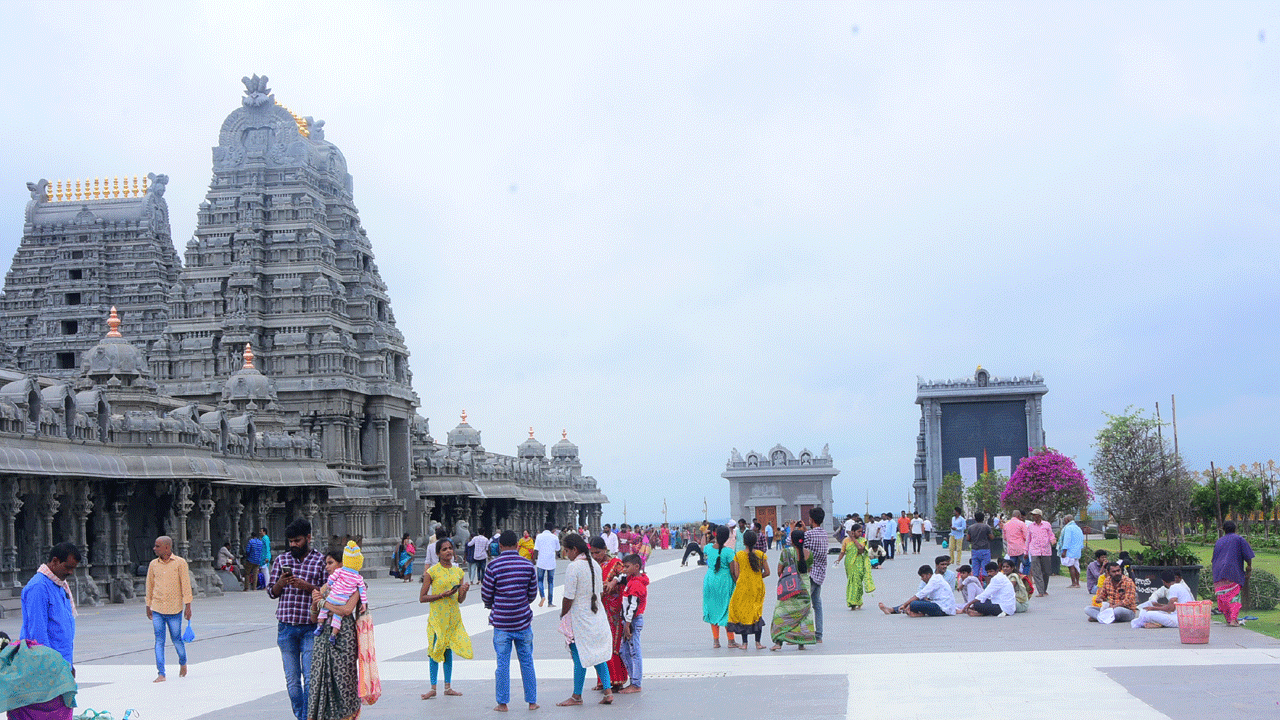 యాదాద్రిలో వైభవంగా నిత్యోత్సవాలు