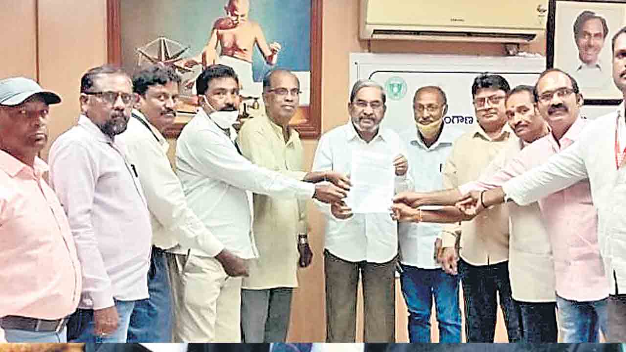 పాత్రికేయుల పక్షపాతి.. సీఎం కేసీఆర్‌