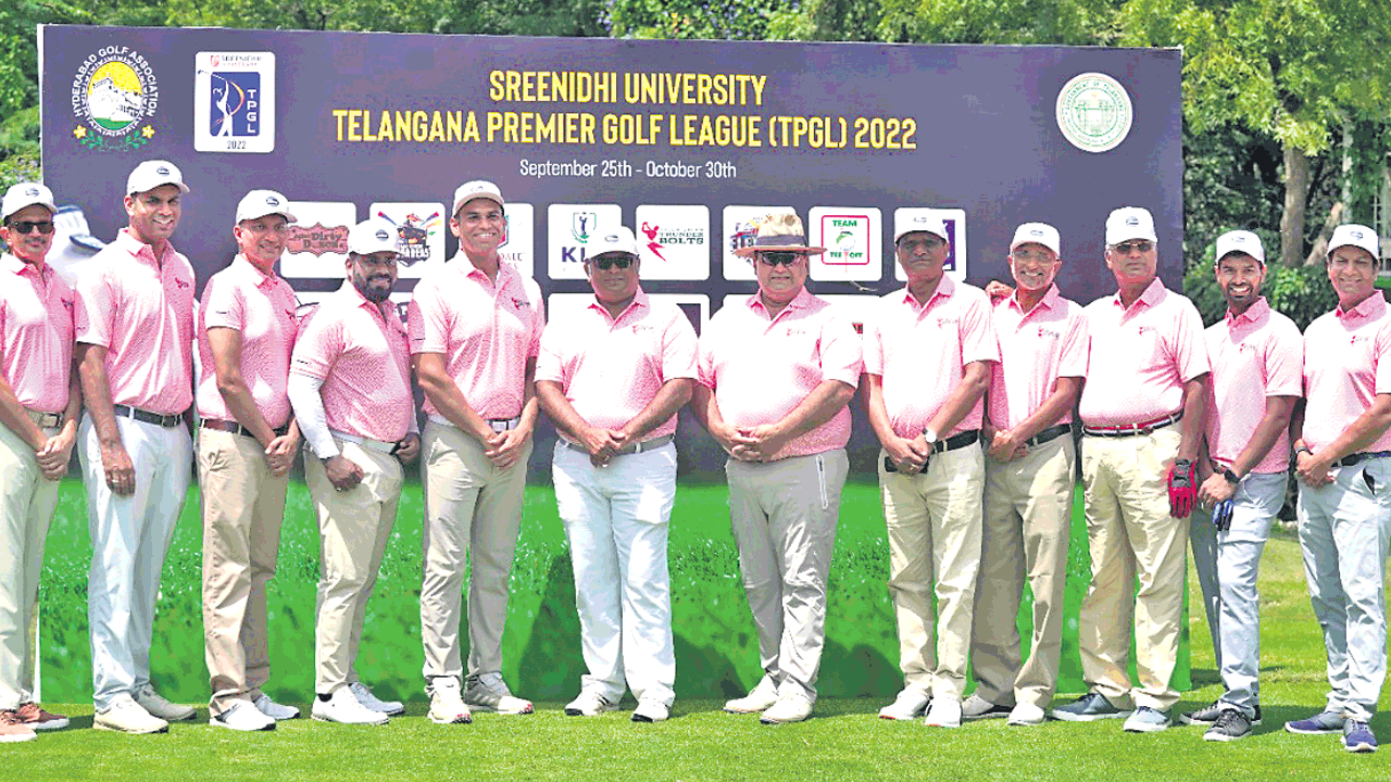 శ్రీనిధి థండర్‌బోల్ట్స్‌ జోరు