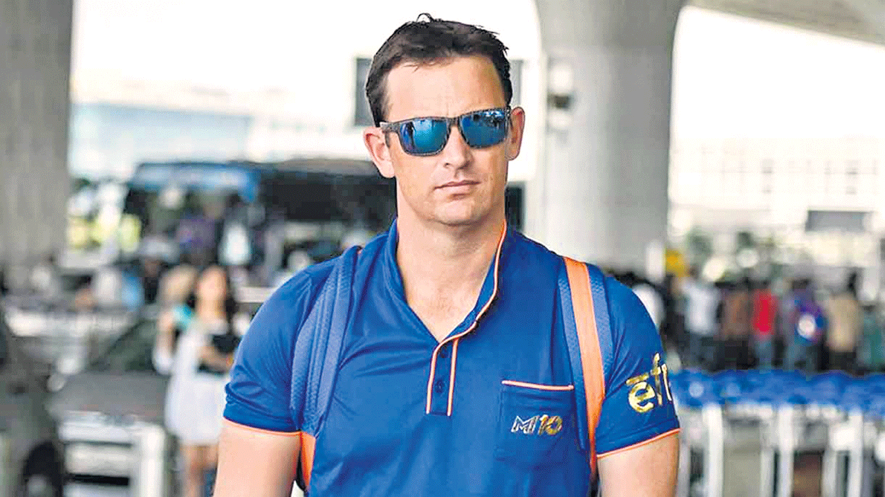 ముంబై ఎమిరేట్స్‌ హెడ్‌కోచ్‌గా బాండ్‌