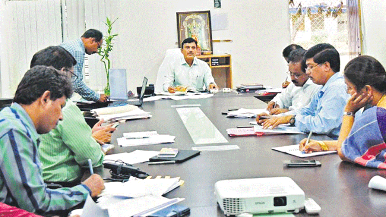 లబ్ధిదారులందరికి పింఛన్‌ కార్డులివ్వాలి