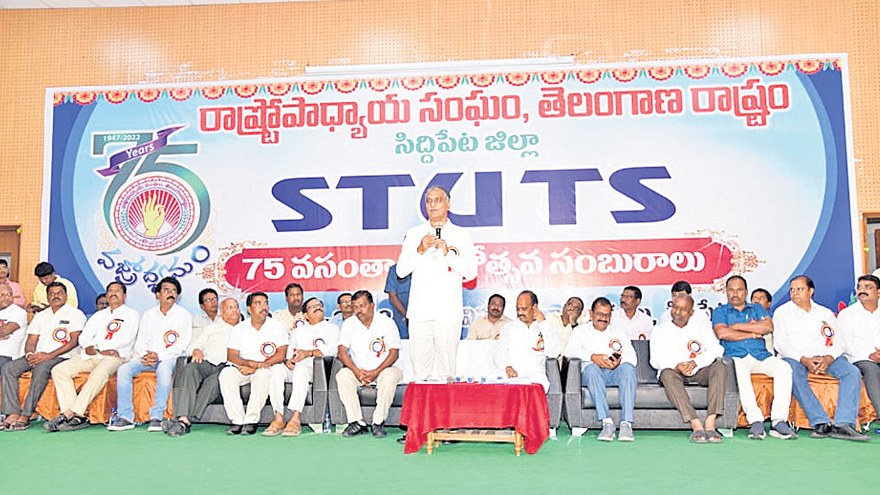 అన్నింటా ఆదర్శం