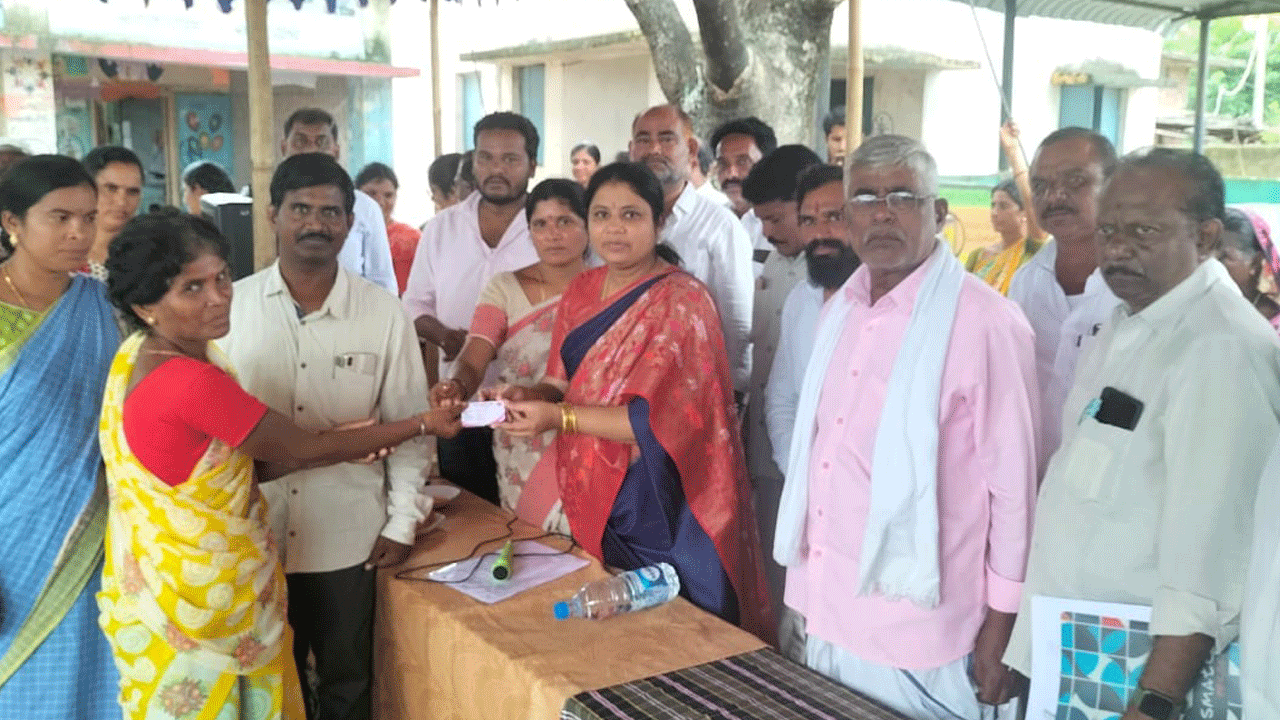 పేదల జీవితాలకు భరోసా ఆసరా