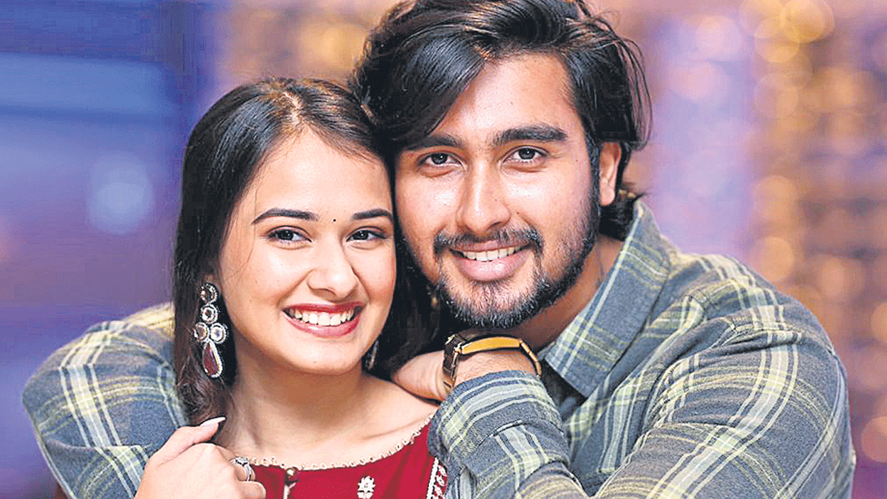 ప్రేమలో కొత్త కొత్తగా