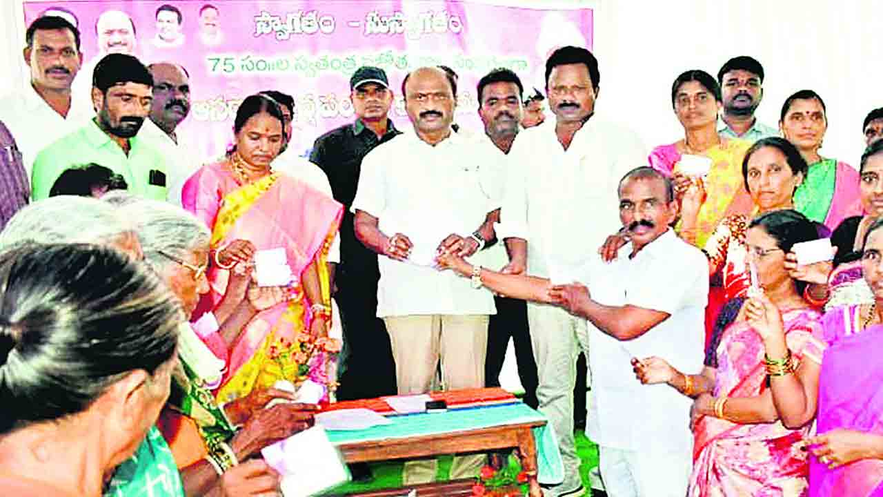 నిధులున్నా.. పనుల్లో జాప్యమెందుకు?