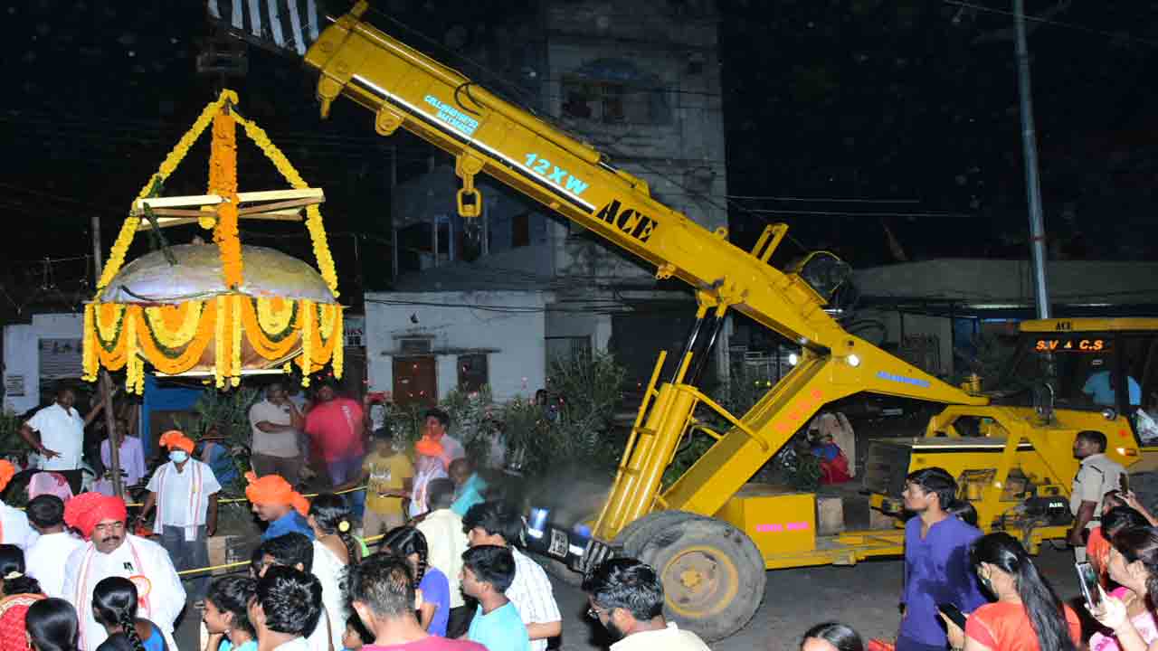 గణపతికి 1116 కిలోల భారీ లడ్డూ