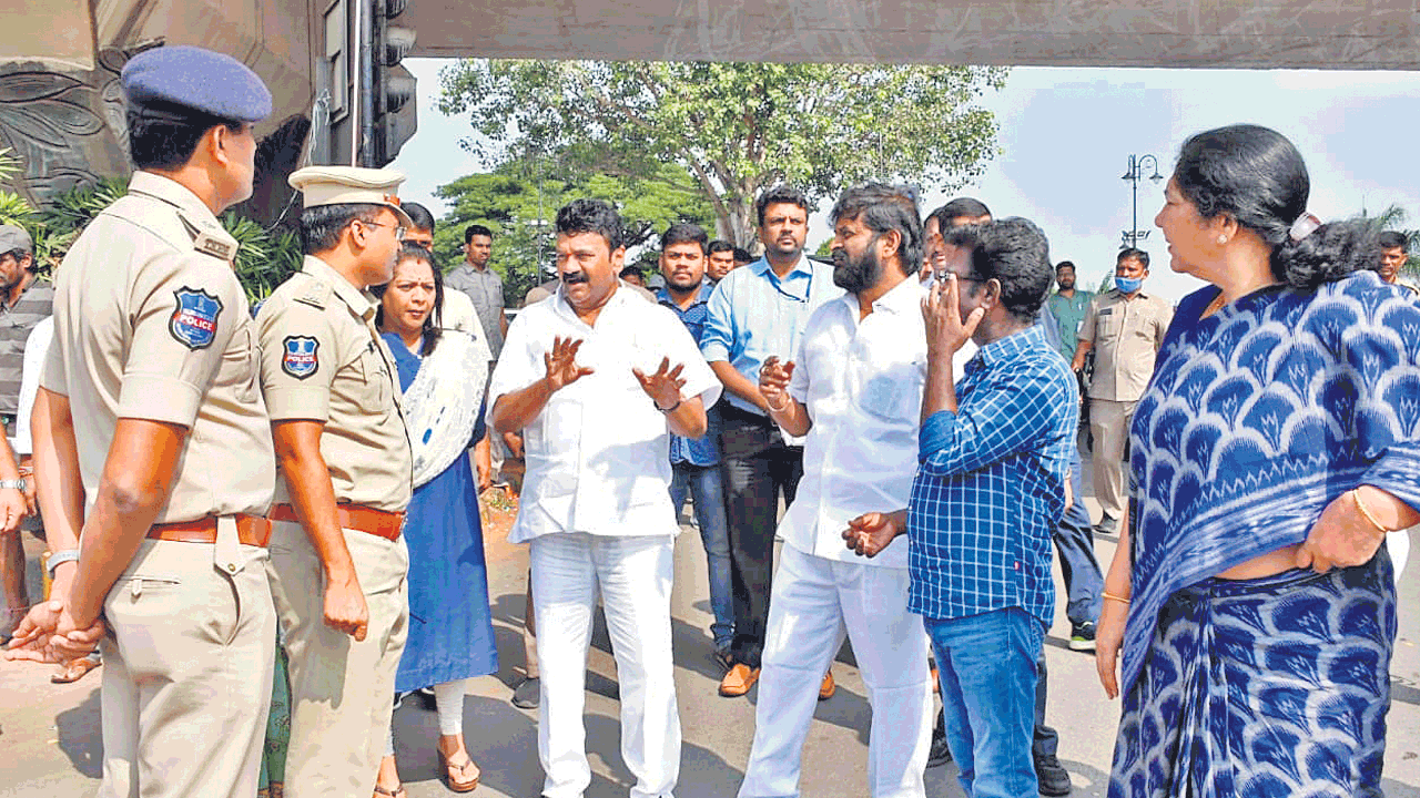 మేం హిందువులం కాదా?