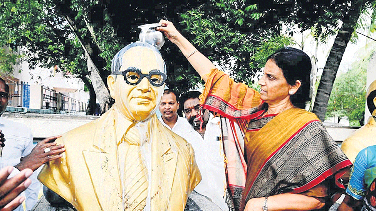 జై అంబేద్కర్‌.. జై కేసీఆర్‌