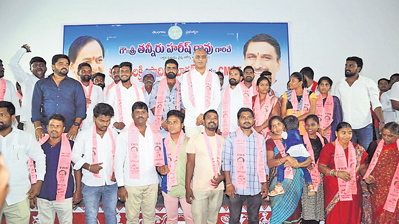 ప్రజా సేవకులం